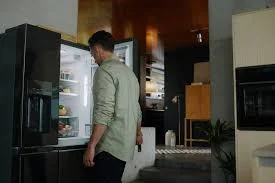 Buying a Refrigerator Online vs In Store: The Ultimate Guide